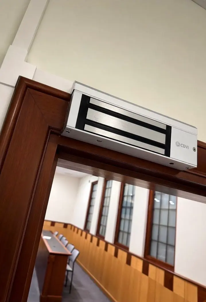 Electromagnetic door lock